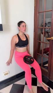 Kareena Kapoor feet photo thumbnail