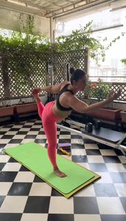 Kareena Kapoor feet photo thumbnail