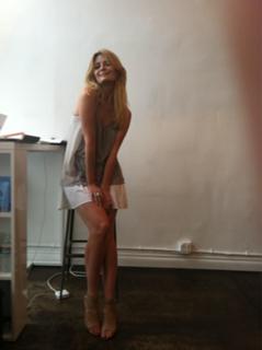 Mischa Barton feet photo thumbnail