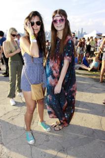 Mischa Barton feet photo thumbnail