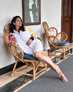Raveena Tandon feet photo thumbnail
