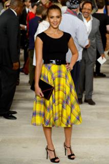 Jessica Alba feet photo thumbnail