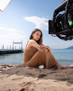 Cara Delevingne feet photo thumbnail