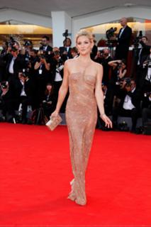 Kate Hudson feet photo thumbnail