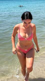 Natalie Noel Mariduena feet photo thumbnail