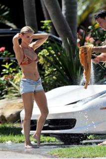 Joanna Krupa feet photo thumbnail