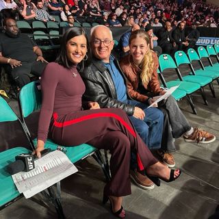 Megan Olivi feet photo thumbnail