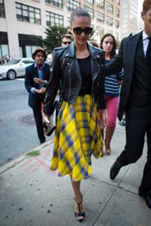 Jessica Alba feet photo thumbnail