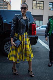 Jessica Alba feet photo thumbnail