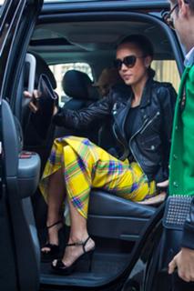 Jessica Alba feet photo thumbnail