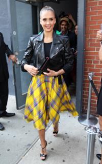 Jessica Alba feet photo thumbnail