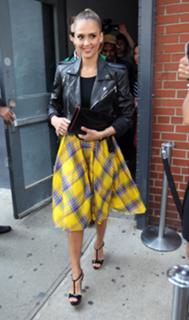 Jessica Alba feet photo thumbnail