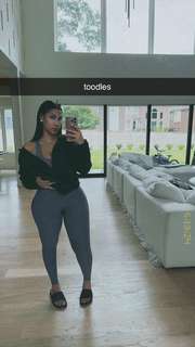 Queen Naija feet photo thumbnail