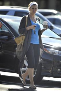 Natasha Henstridge feet photo thumbnail