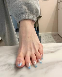 Iliza Shlesinger feet photo 2