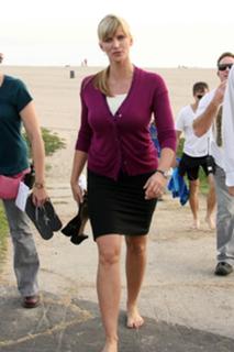 Natasha Henstridge feet photo thumbnail