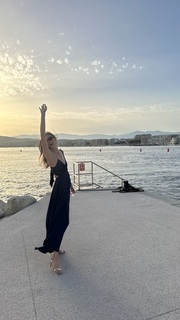 Karlie Kloss feet photo thumbnail