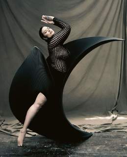 Ashley Graham feet photo thumbnail