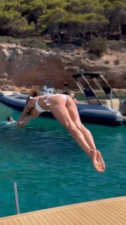 Athina Oikonomakou feet photo thumbnail