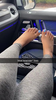 Queen Naija feet photo thumbnail