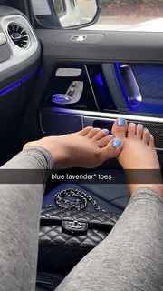 Queen Naija feet photo thumbnail