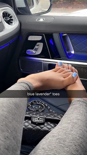 Queen Naija feet photo thumbnail