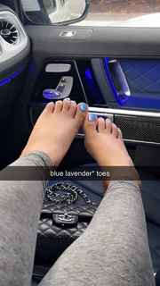 Queen Naija feet photo thumbnail