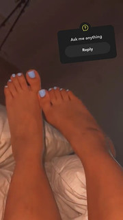 Queen Naija feet photo thumbnail