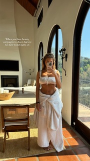 Kara Del Toro feet photo thumbnail