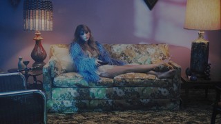 Taylor Swift feet photo thumbnail
