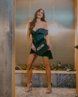 Vanessa Claudio feet photo thumbnail