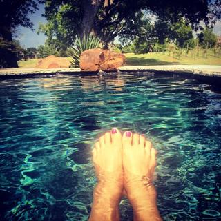 Nastia Liukin feet photo thumbnail