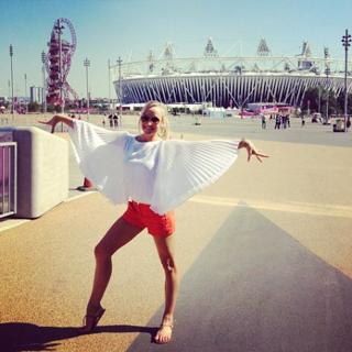 Nastia Liukin feet photo thumbnail