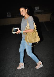 Emmanuelle Chriqui feet photo thumbnail