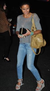 Emmanuelle Chriqui feet photo thumbnail