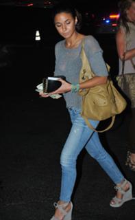 Emmanuelle Chriqui feet photo thumbnail
