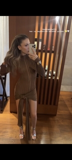 Duygu Özaslan feet photo thumbnail