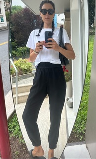Cansu Dere feet photo 3