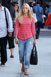 AnnaSophia Robb feet photo thumbnail