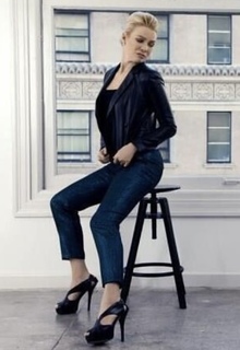 Laurie Holden feet photo 2