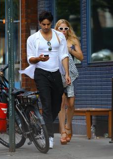 Busy Philipps feet photo thumbnail
