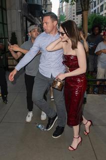 Emma Stone feet photo thumbnail