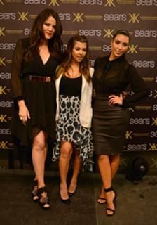 Khloé Kardashian feet photo thumbnail