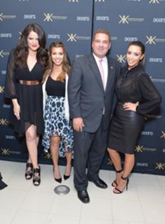Khloé Kardashian feet photo thumbnail