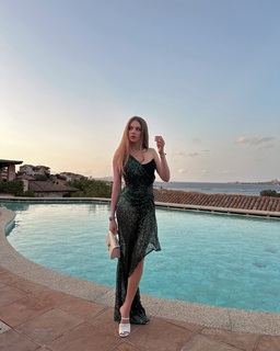 Xenia Tchoumitcheva feet photo thumbnail