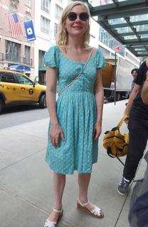 Kirsten Dunst feet photo thumbnail