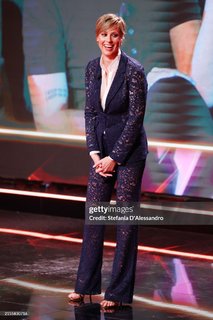 Federica Pellegrini feet photo thumbnail