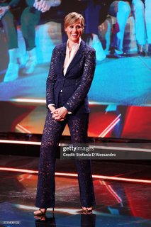 Federica Pellegrini feet photo thumbnail