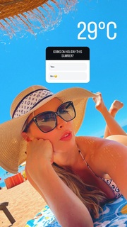 Gabrielle Taylor feet photo thumbnail