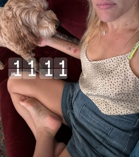 Busy Philipps feet photo thumbnail